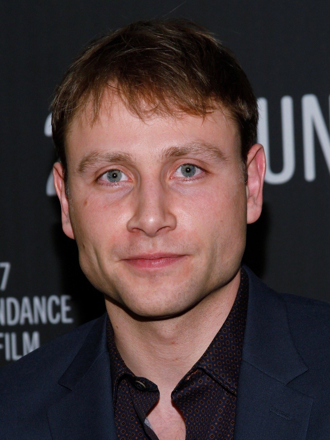 How tall is Max Riemelt?